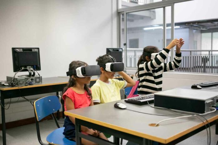 Virtual Reality In Education: Its Uses and Applications Virtual Reality In Education